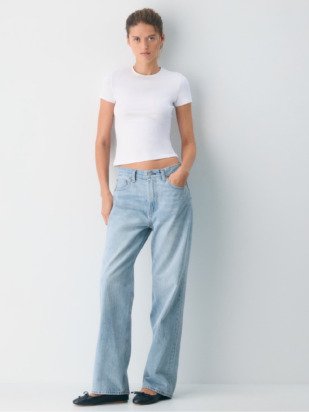 Aritzia Sunday Best White Scoop Neck Crop Tee - Picture 4 of 4